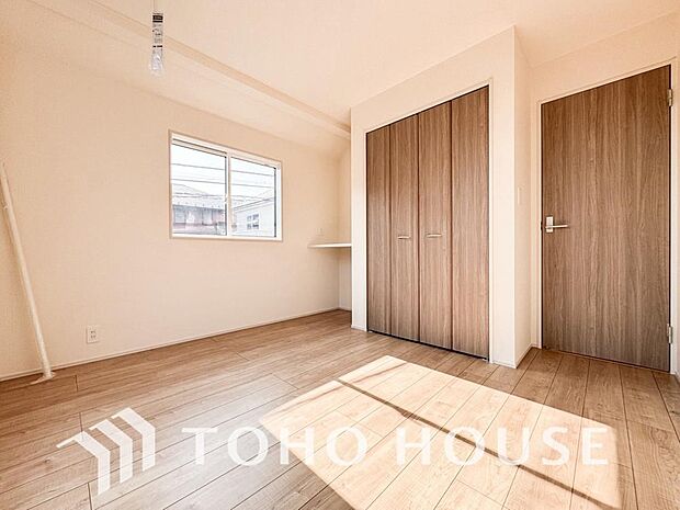 お子様の心と身体を見守る子供部屋として、小さな自立心を育むお部屋作りを見越してご覧下さい。