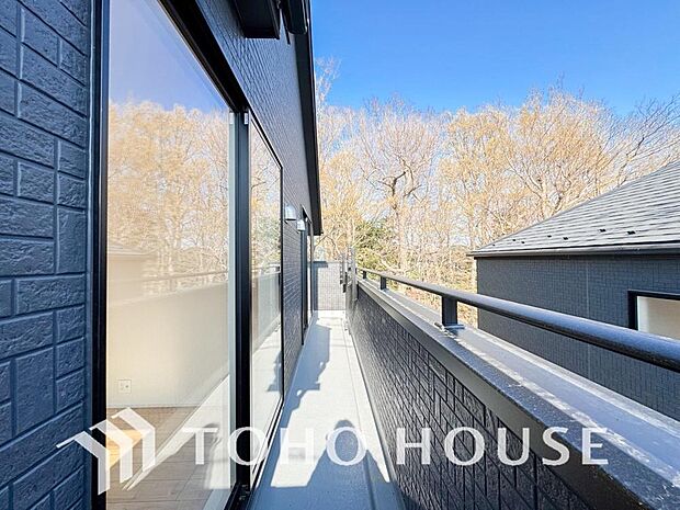 陽光に愛され、環境に恵まれ、家族に包まれた邸宅は、どんなに月日が経っても色褪せる事なく輝き続けます。