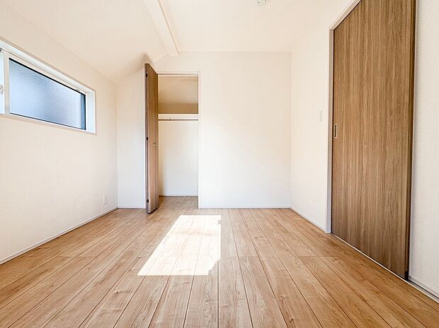 白を基調とした室内は、明るい住空間を造り出すだけでなく、清潔感をもたらしてくれます。