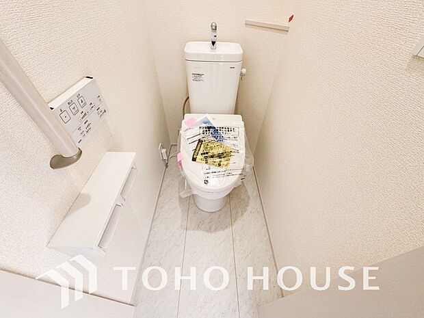 十分な広さと清潔感のあるカラーで纏まったおトイレ。時間に余裕とゆとりを持たせます。