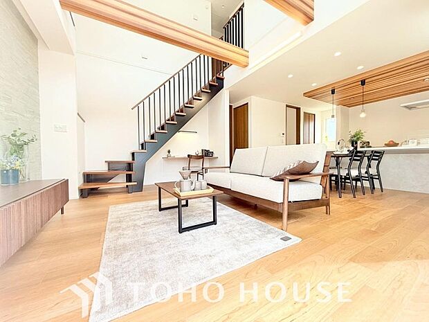 作り手の「気持ちの良いリビングでお過ごししていただきたい」という思いを感じさせます。