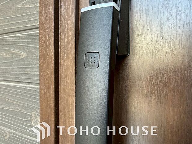 ICチップを用いたカードやボタンなどで玄関扉の鍵の施錠・解錠が出来る設備。