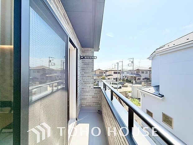 夜空の煌めきや、室内への通風や採光へ一役。ガーデニング等も充分に楽しめる広さを確保しております。