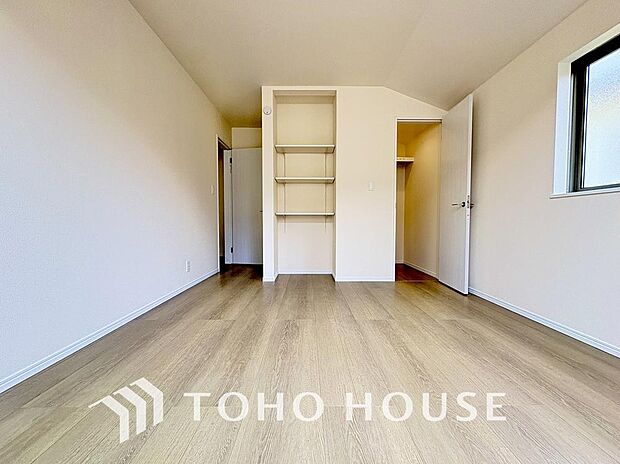 心と体をゆったりと安らげる主寝室。寝室のゆとりが大きい分だけ、暮らしの安らぎは深まります。