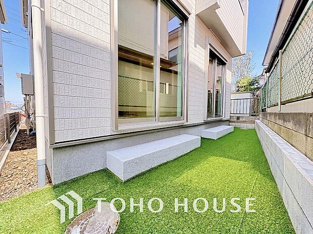 日当たりも良く、家庭菜園や植栽を育てるのに適したお庭はこれからの生活に緑という癒しを与えてくれます。