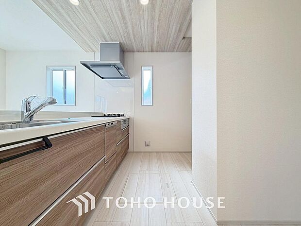 広々キッチンを採用。みんなで作った料理を召し上がりながらの会話は、どのような物になるのでしょうか。