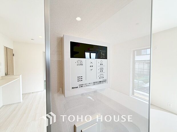 スイッチ1つで一定量の湯を浴槽に張ったり、保温や追い焚きをすることができる機能は何かと便利。