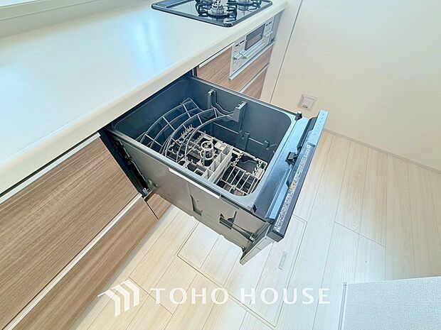 通常の手洗いでは使用出来ないほど高温のお湯や高圧水流を使うことにより汚れを効果的に落とすことができる。