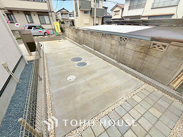 マンションとは違う敷地内駐車。ご主人様のお車のお手入れにも気合が入りますね。