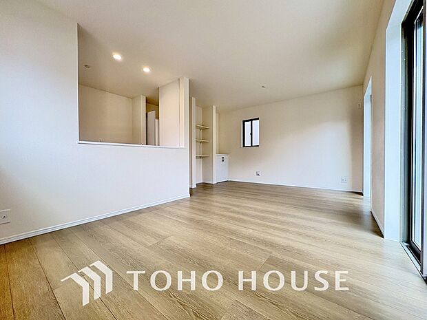 作り手の「気持ちの良いリビングでお過ごししていただきたい」という思いを感じさせます。