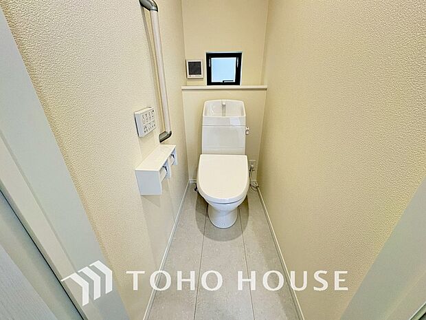 清潔な空間であって頂けますように、目に留まるだけではなく、汚れをふき取り易いフロアと壁紙をチョイス。