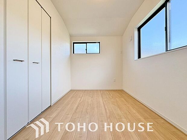 一日の疲れを癒やしてくれる主寝室。時を忘れて過ごす場所として過ごせるお部屋。