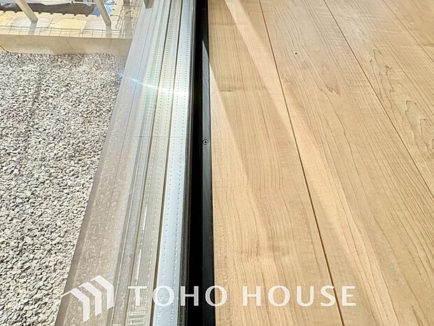 居室のサッシにはペアガラスを採用、高い断熱性による省エネと結露対策に有効です。