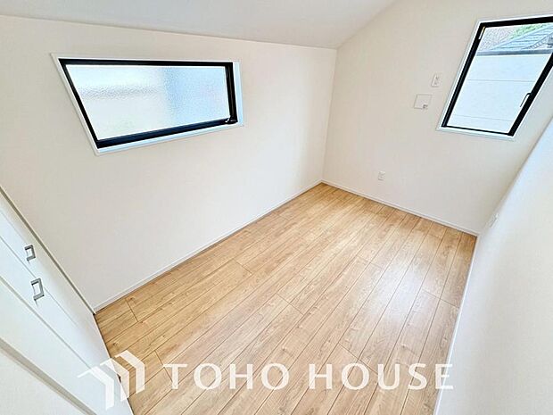 快適な光を取り入れ、心地よい風を取り入れます。心と体をゆったりと安らげる寝室。