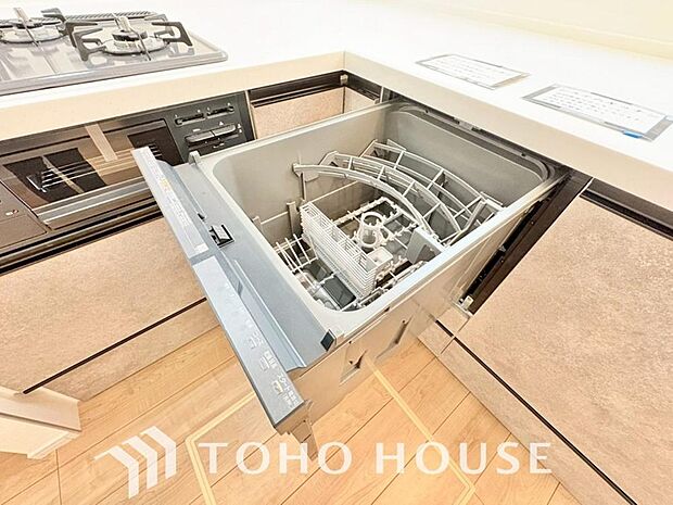 ビルトイン食洗機。高温のお湯や高圧水流を使うことにより汚れを効果的に落とすことができます。
