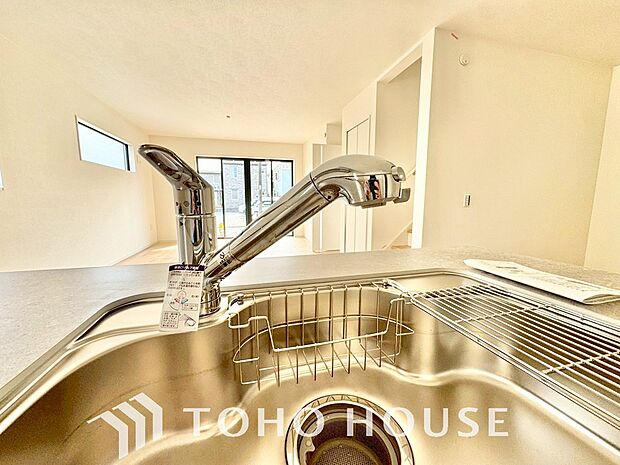 安全でおいしい水を手軽に。ボタンひとつで浄水と原水に切り替えられる浄水器一体型水洗を使用。