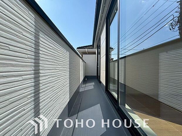 陽光に愛され、環境に恵まれ、家族に包まれた邸宅は、どんなに月日が経っても色褪せる事なく輝き続けます。