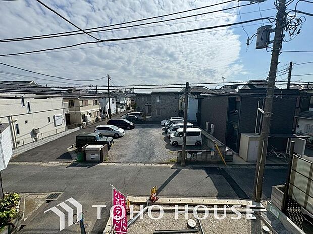 その豊かな眺望にふさわしい空間には、通風　採光にも優れ、心地よい光と風があふれています。