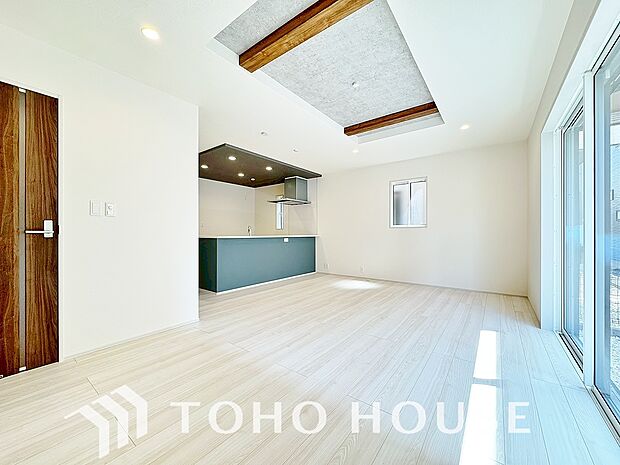 忙しい朝でも、しっかり家族が揃って食事をして頂けるゆとりある大きさのダイニングスペース。