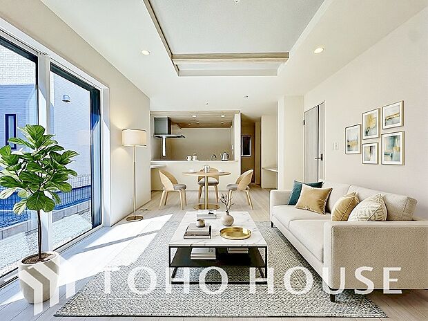 作り手の「気持ちの良いリビングでお過ごししていただきたい」という思いを感じさせます。(※家具・家電等はCG加工です)