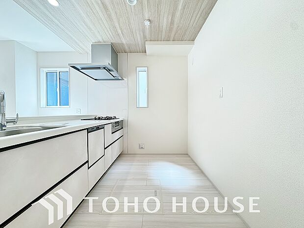 お料理の上手な方が、独壇場でお料理の腕を披露するスタイルに向いているキッチンです。