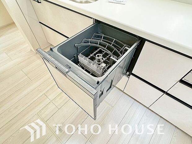 ビルトイン食洗機。高温のお湯や高圧水流を使うことにより汚れを効果的に落とすことができます。