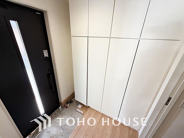 毎日みんなを見送り、そして迎え入れる場所だから。帰りたくなる家をテーマに設計した、自慢の玄関です。