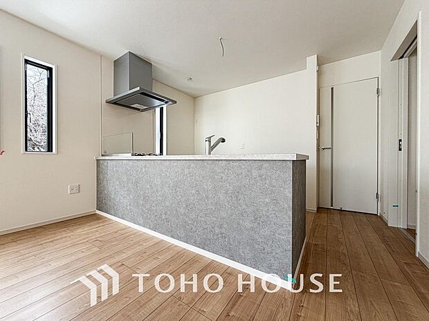 お料理の上手な方が、独壇場でお料理の腕を披露するスタイルに向いているキッチンです。