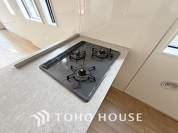 毎日料理をする、料理が好き、家族が多くて量を作る必要がある、等の方々にとっては必須の3口コンロ。