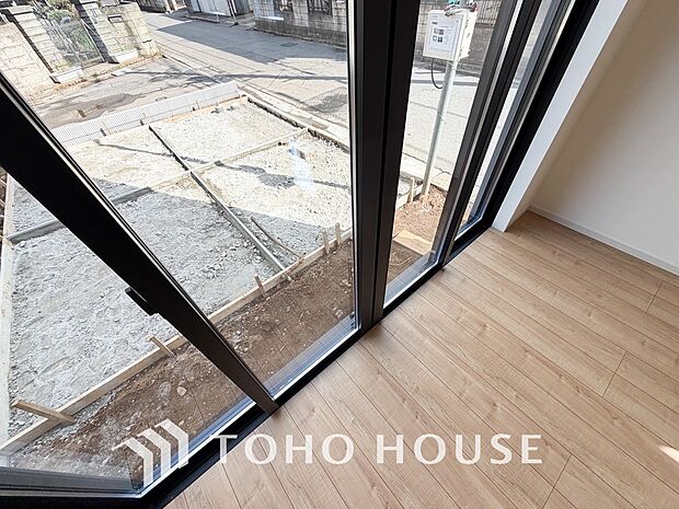 複層ガラスは結露を抑えたり、遮音にも効果を発揮します。