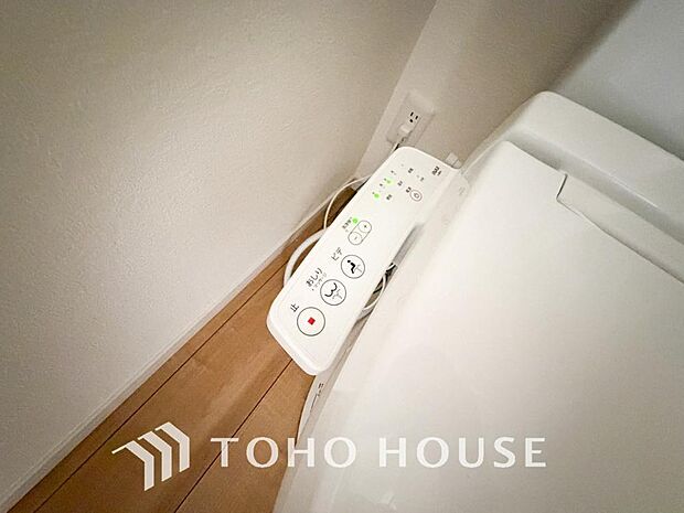 日本を訪れた外国の方で「使ってみて驚いた」と仰る方の多い、ウォシュレット。おしりを優しく洗ってくれるだけではなく、パワー脱臭機能なども備え、快適な空間を創出する機能もございます。