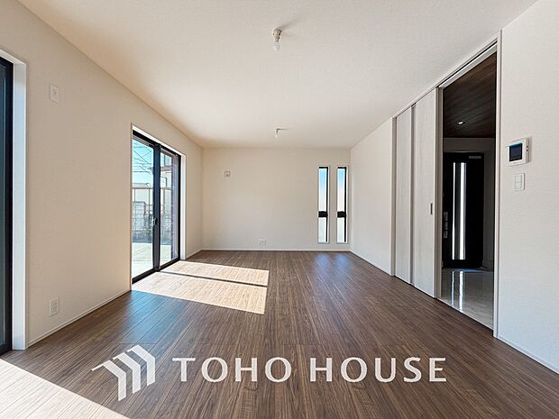 光と風があふれる開放的なリビングダイニングには自然と家族みんなが集まってきます。