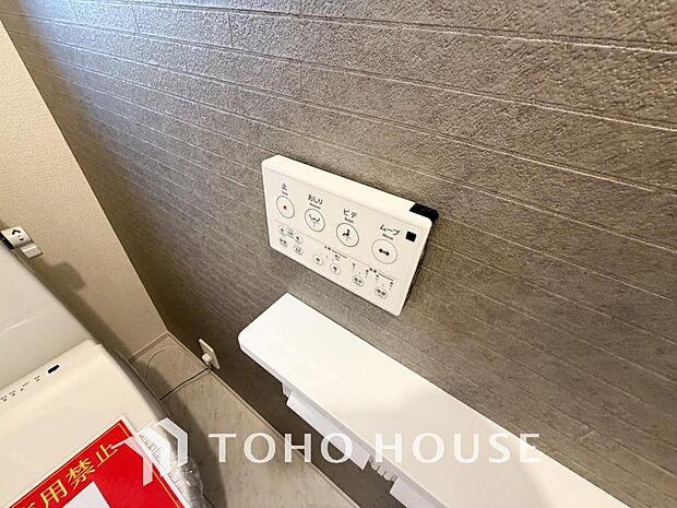 日本を訪れた外国の方で「使ってみて驚いた」と仰る方の多い、ウォシュレット。おしりを優しく洗ってくれるだけではなく、パワー脱臭機能なども備え、快適な空間を創出する機能もございます。