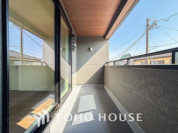 陽光に愛され、環境に恵まれ、家族に包まれた邸宅は、どんなに月日が経っても色褪せる事なく輝き続けます。