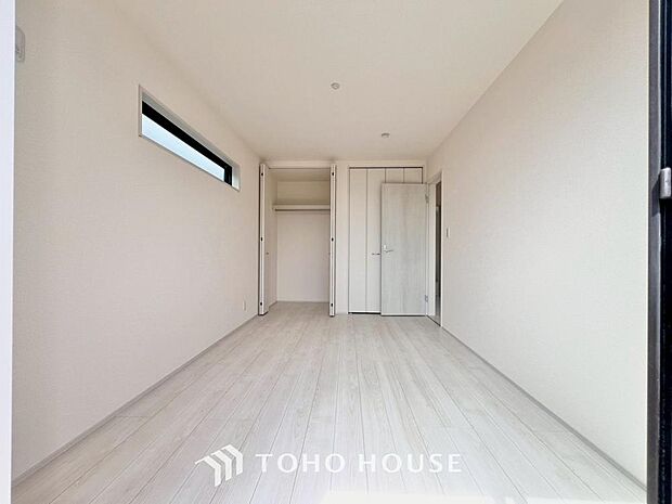 明るく穏やかな空気の中で飲んだり、食べたり、笑ったり。一日の中で多くの時間を過すことになるリビング。