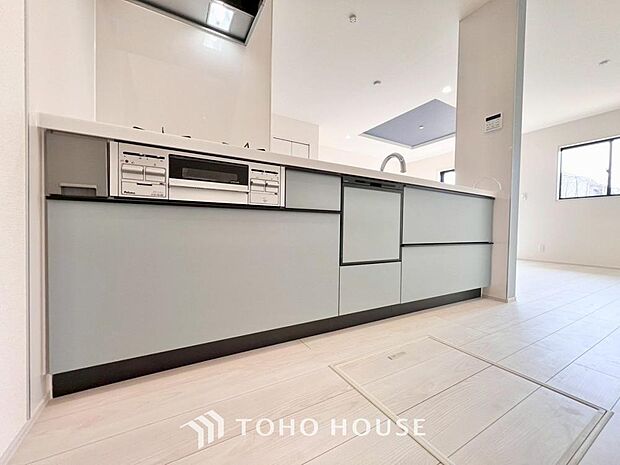 充実した収納スペースを搭載したシステムキッチンは、日々の家事がはかどります。