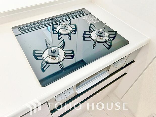 毎日料理をする、料理が好き、家族が多くて量を作る必要がある、等の方々にとっては必須の3口コンロ。