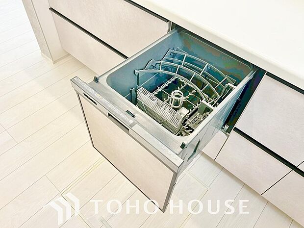 ビルトイン食洗機。高温のお湯や高圧水流を使うことにより汚れを効果的に落とすことができます。