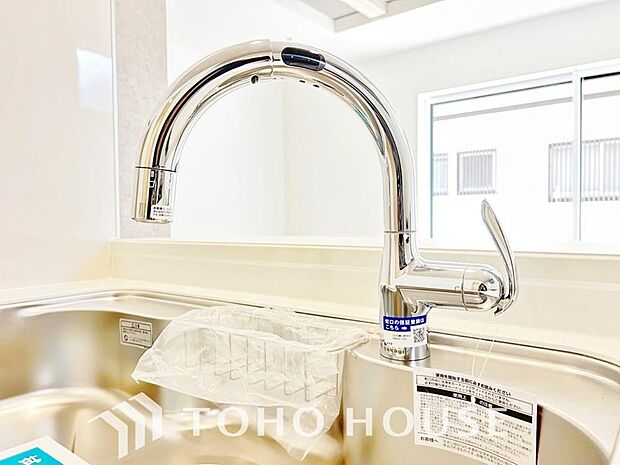 浄水器ボタンひとつで浄水と原水に切り替えられる浄水器一体型水栓を使用。