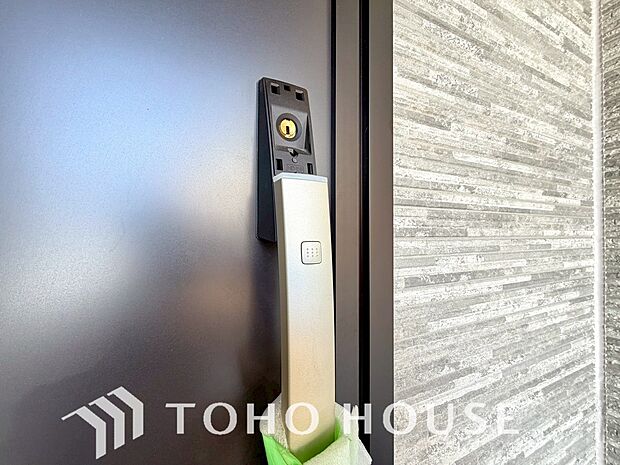 ICチップを用いたカードやボタンなどで玄関扉の鍵の施錠・解錠が出来る設備。