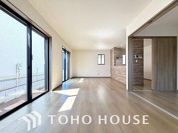 家は、ただ生活する場ではなく、笑顔の毎日、安らぎの日々のために、暮らしを愉しく、快適にする場所。