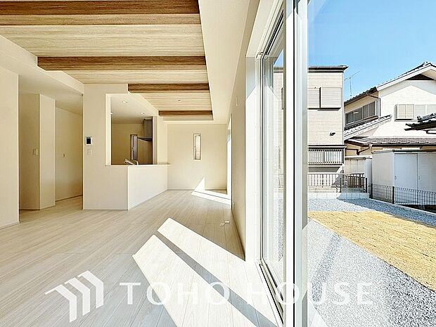 造りこんだ空間演出の妙が生み出す光と質のハーモニーはこの住宅のクオリティの良さを実感させてくれます。