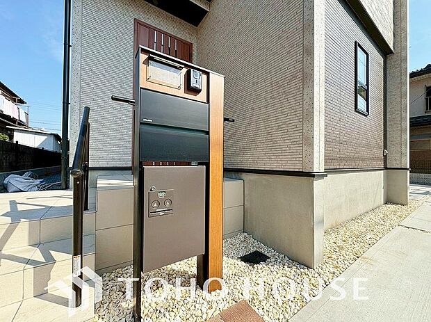 留守でも荷物が受け取れるため、共働きで昼間の宅配物の受け取りが困難な世帯や、インターネットショッピング等の通信販売をよく利用する人にニーズが高まっている。