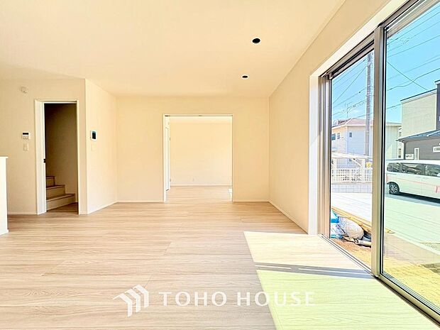 作り手の「気持ちの良いリビングでお過ごししていただきたい」という思いを感じさせます。