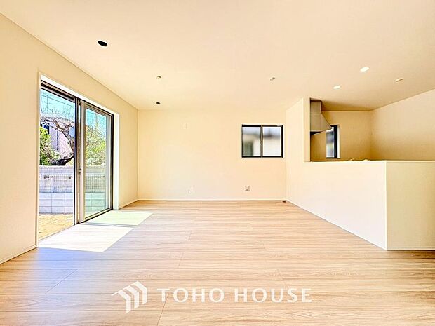 造りこんだ空間演出の妙が生み出す光と質のハーモニーはこの住宅のクオリティの良さを実感させてくれます。