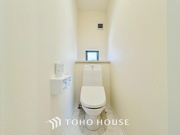 清潔な空間であって頂けますように、目に留まるだけではなく、汚れをふき取り易いフロアと壁紙をチョイス。