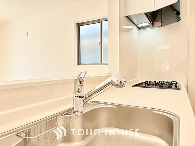 ワンタッチで浄水と原水を切り替えできる浄水器一体型水栓は水道水に含まれる有害物質を除去してくれます。