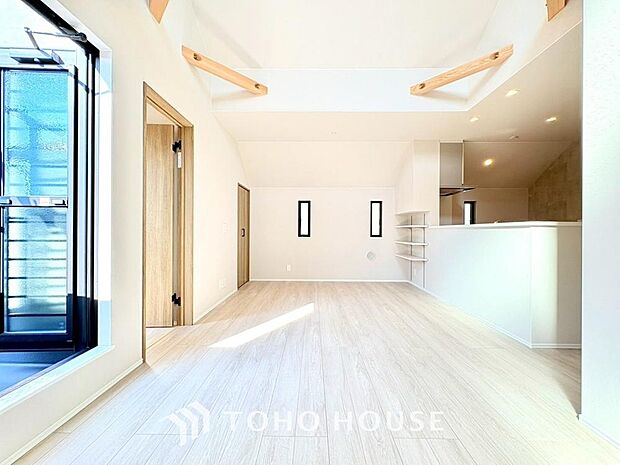 家は、ただ生活する場ではなく、笑顔の毎日、安らぎの日々のために、暮らしを愉しく、快適にする場所。