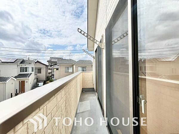 太陽に愛された邸は、陽当り、通風に優れた魅力的で快適さを追求した邸宅です。