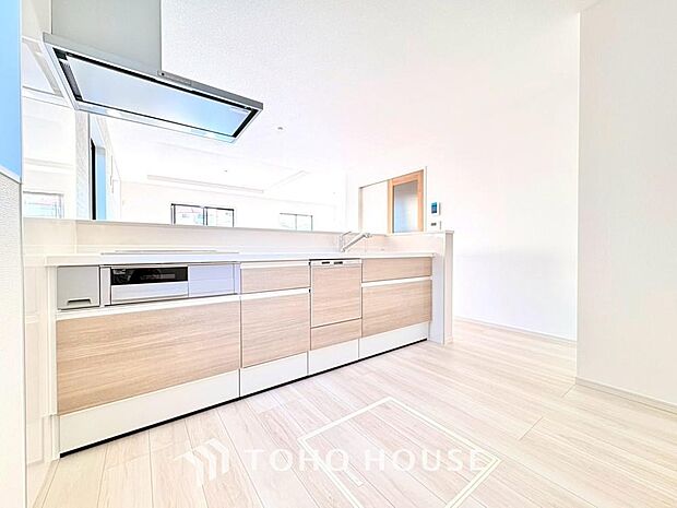 広々キッチンを採用。みんなで作った料理を召し上がりながらの会話は、どのような物になるのでしょうか。